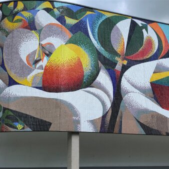 Wandmosaik in bunten Farben