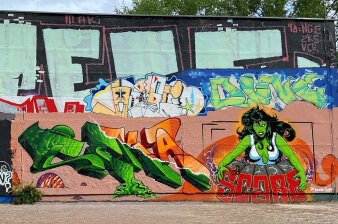 Graffiti-Schriftzüge an der Wall-of-Fame an der Domizilwand