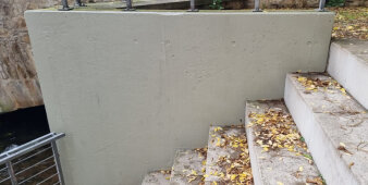 Treppenwand rechts nach der Reinigung