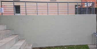 Treppenwand nach der Reinigung