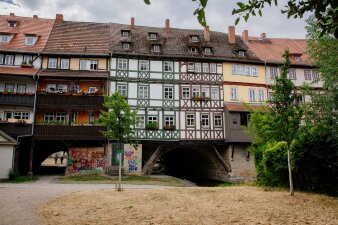 Foto: Krämerbrücke Schmierereien © Stadtverwaltung Erfurt/Steve Bauerschmid Die Krämerbrücke mit Schmierereien.