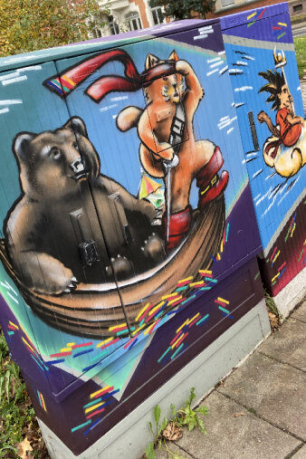 Graffiti-Projekt Medienkästen gestaltet mit Mangamotiven