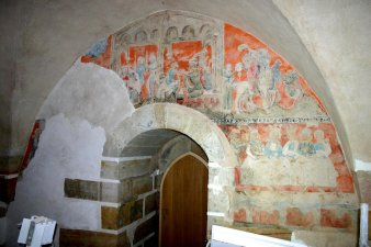 Ansicht einer bemalten Wand im Nikolaiturm. Bildergeschichten der heiligen Elisabeth.