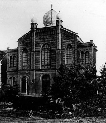 schwarz-weiß Aufnahme der der zerstörten Großen Synagoge in Erfurt