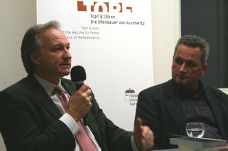 Mut zum Mitmachen fördern: Veranstaltung im Erinnerungsort Topf & Söhne thematisierte Fragen der Menschenrechte, der Würde, der Demokratie und der Verfassung