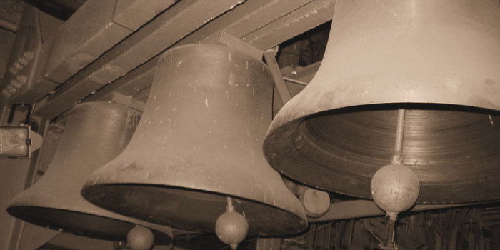 Einzelne Glocken eines Glockenspiels