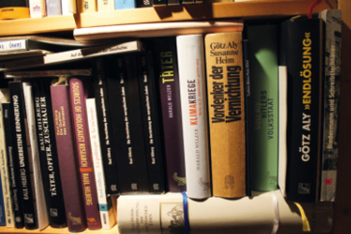Die Privatbibliothek von Walter Pehle (Ausschnitt), 2013 Bücher in einer Bibliothek