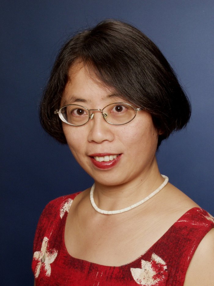 Der Erfurter Stadtschreiber-Literaturpreis 2017 ist an Luo Lingyuan gegangen Dame mit Brille und rotem Kleid.