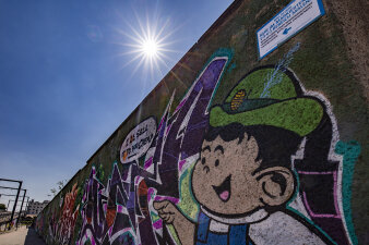 Wand mit Graffiti