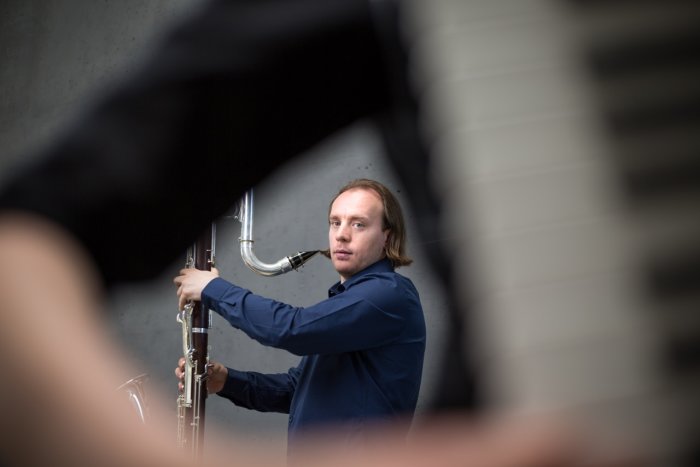 Georg Wettin, Kontrabassklarinette Ein Mann mit seinem Musikinstrument