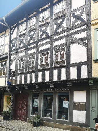 Museum Brückenhaus die Eingangsansicht des Fachwerkhauses auf der Krämerbrücke
