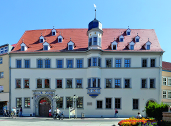 Ein altes Bügerhaus im Sonnenschein.