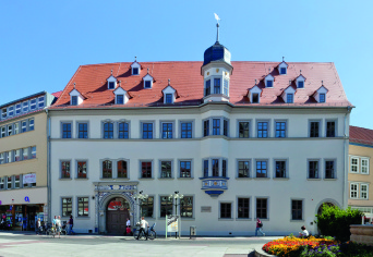 Ein altes Bügerhaus im Sonnenschein.