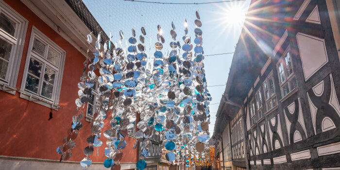 Foto der 2025 Kunstinstallation auf der Krämerbrücke