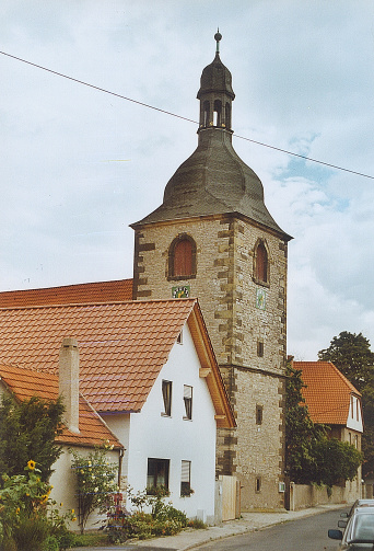 Evangelische Porta Coeli Kirche („Himmelspforte“) , im Jahre 2004 Farbaufnahme einer Dorfkirche.