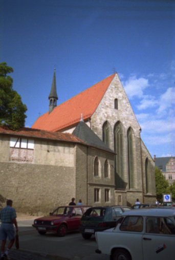 Innenstadtbereich mit Kirchenschiff