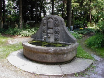 Steinbrunnen