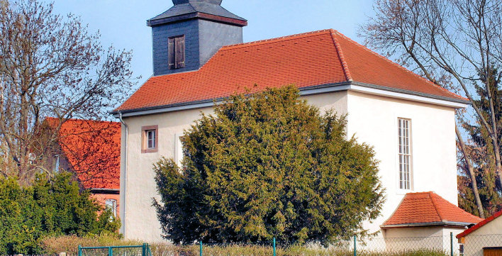 Kirche auf dem Friedhof Wallichen