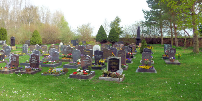 Gepflegte Gräber des Friedhofs Frienstedt