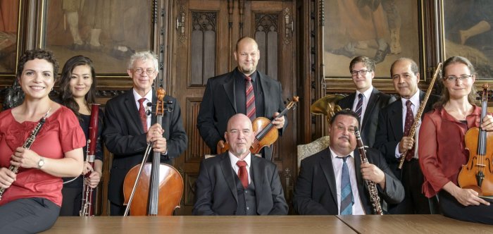 neun aus dem Philharmonischen Orchester neun Musiker im Rathausfestsaal