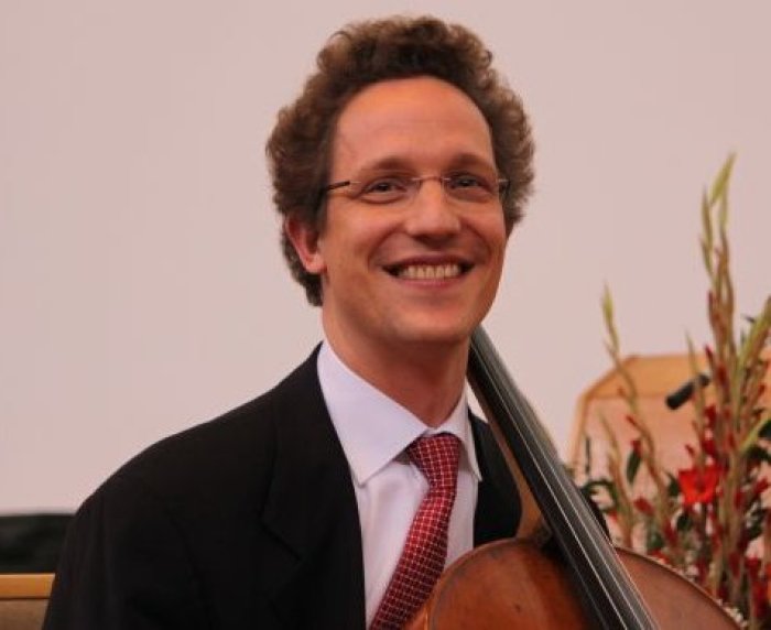 Malte Kaluza, Cello Malte Kaluza mit seinem Cello nach einem Konzert