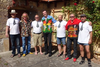 Foto: Jazzwanderung © A. Adlung die Musiker der Jazzwanderung vor einem Lokal