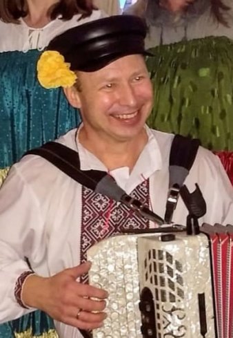 Mann mit Knopfharmonika