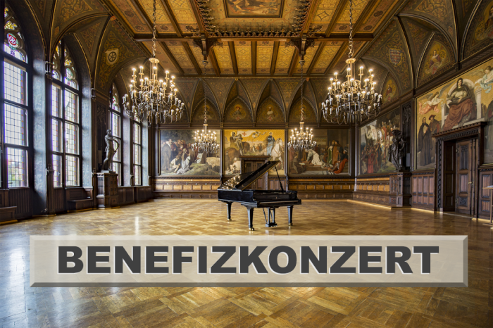 Benefizkonzert nur der Flügel steht im Festsaal, Schriftzug unten: Benefizkonzert