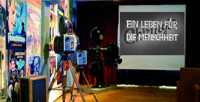 Stadtmuseum Erfurt Kinosaal Alte Projektoren vor bunter Wand