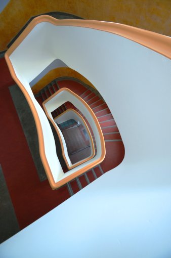 Farbiges Treppenhaus