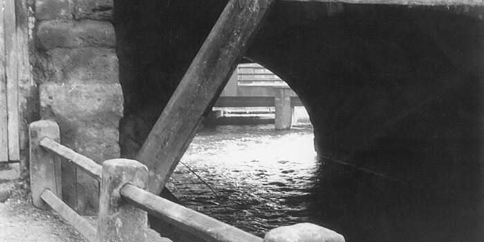 s/w Foto einer Gewölbetonne der Krämerbrücke