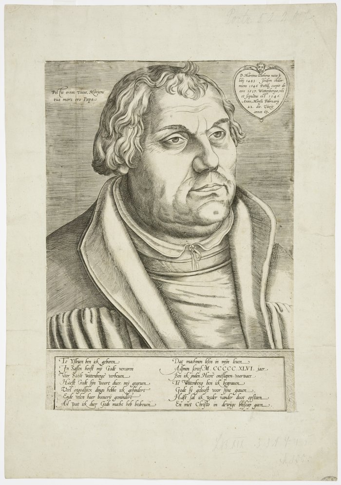 Bildnis Martin Luther, Kupferstich, nach 1546, nach Lucas Cranach Der ältere Luther im Mantel. Im unteren Bereich ein Textfeld mit historischer Schrift. Rechts oben ein Herz, darin ebenso ein Schriftfeld.
