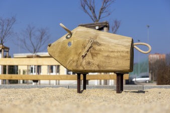 Spielfigur auf einem Kleinkinderspielplatz