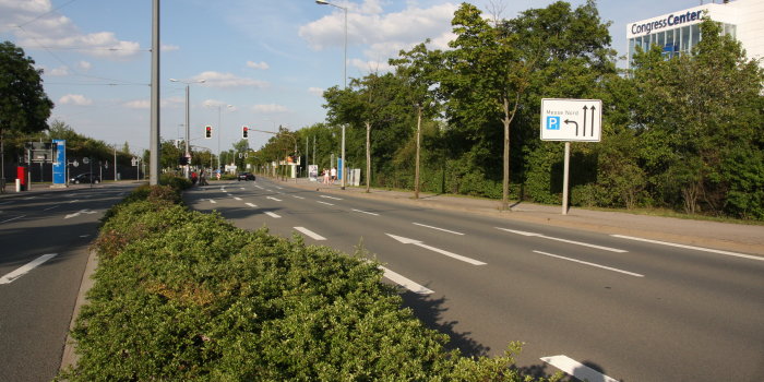 Mehrspurige Straße