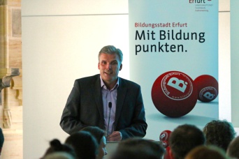 Der Oberbürgermeister spricht im Rahmen der Abschlussveranstaltung von "Lernen vor Ort" im Collegium maius in Erfurt 