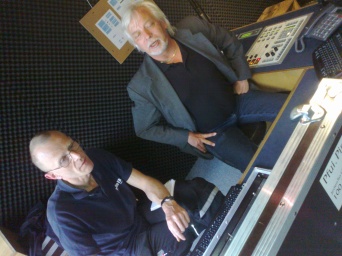 Frank Beierlein und Andreas Friebe bei der CD-Produktion im Studio von Radio F.R.E.I.