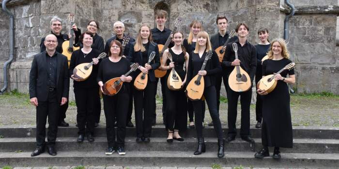 Zupfensemble der Musikschule spielt im Rathausfestsaal