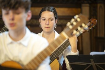 Gitarristen beim Konzert
