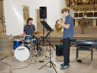 Duo asu Schlagzeug und Horn