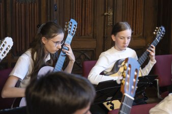 Gitarristen beim Konzert
