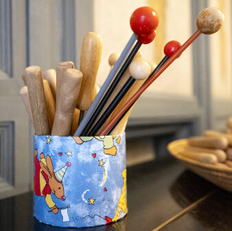 Klanghözer und Schlegel im buntenm Becher