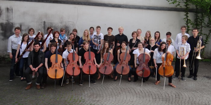 Jugendliche mit Instrumenten