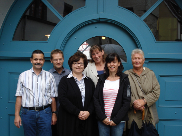 Foto: Der Vorstand des Vereins der Freunde und Förderer der Musikschule der Stadt Erfurt e.V. © Stadtverwaltung Erfurt Die Vorstandsmitglieder des Fördervereins auf dem Schulhof