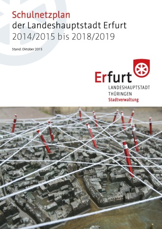 Schulnetzplan 2014/2015 bis 2018/2019 Deckblatt des aktuellen Schulnetzplanes für die Schuljahre 2014/2015 bis 2018/2019. Neben dem Titel gibt es ein Bildelement, das Erfurt als Miniatur abbildet. Darauf befindet sich ein Netz sowie Stifte, die die einzelnen Schulen darstellen sollen.