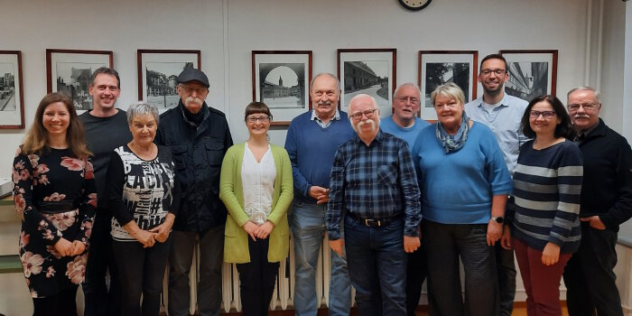 Gruppenfoto mit mehreren Personen 