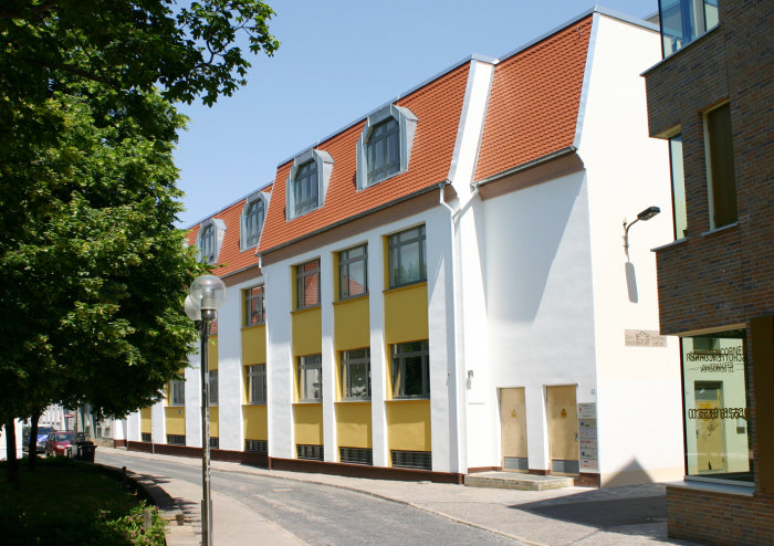 Gebäudeansicht Stadtarchiv modernes mehrstöckiges Haus