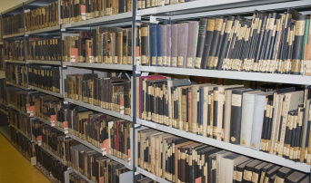 Foto: Bibliothek des Stadtarchivs © Stadtverwaltung/Stadtarchiv Blick in die Bibliothek des Stadtarchivs