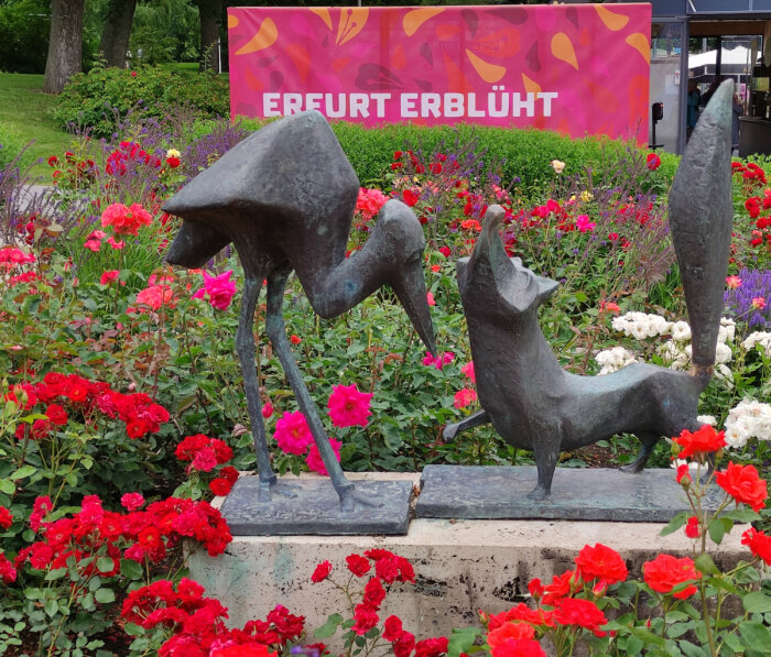 Vernissage zum Fotowettbewerb Buga 2021 Steinfiguren Stroch und Fuchs auf Ega-Gelände