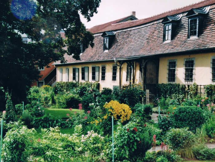 Mein Garten ist mein Herz Bilder eines Hauses mit Garten