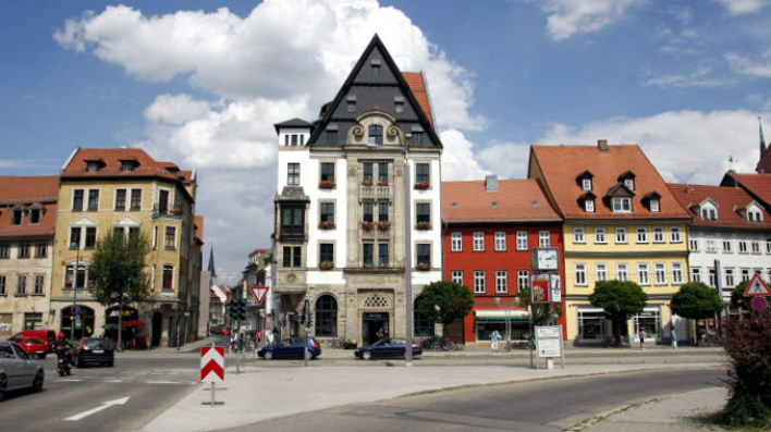 Foto: Hauptbibliothek am Domplatz © Landeshauptstadt Erfurt, Stadtverwaltung Fassade der Hauptbibliothek am Domplatz.